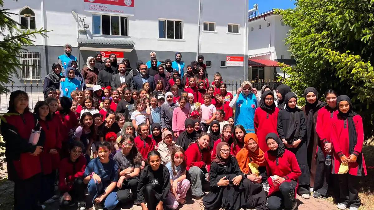 ÇEDES Projesi Tamamlandı: Öğrencilerin Değerler Yolculuğu Kapanış Programıyla Taçlandı