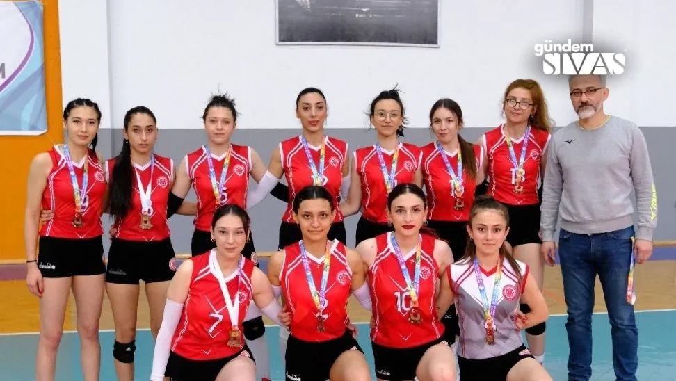 ÜNİLİG'de Sivas 3. Oldu