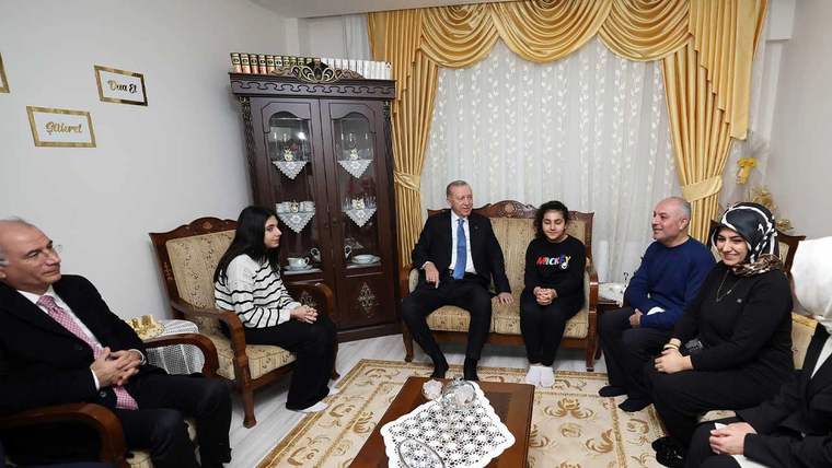 Cumhurbaşkanı Erdoğan, Malatya’da söz verdiği aileyi ziyaret etti - Birlik Haber Ajansı