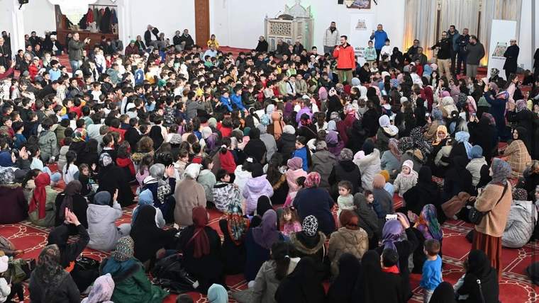 Youtuber Sertaç Abi Isparta’da çocuklarla buluştu - Birlik Haber Ajansı