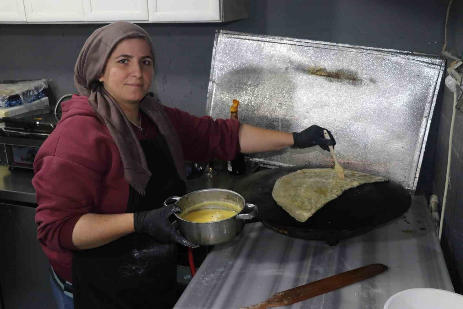 4 çocuğunu tek başına büyüten anne gözleme dükkânı açtı
