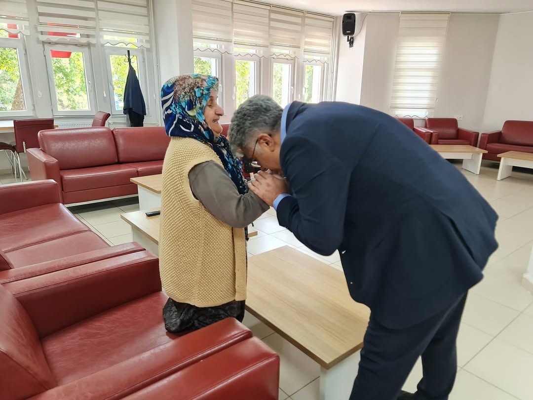 Sivas'ta Huzurevi Ziyareti: Yaşlıların Yaşam Kalitesini Artırma Çalışmaları Değerlendirildi
