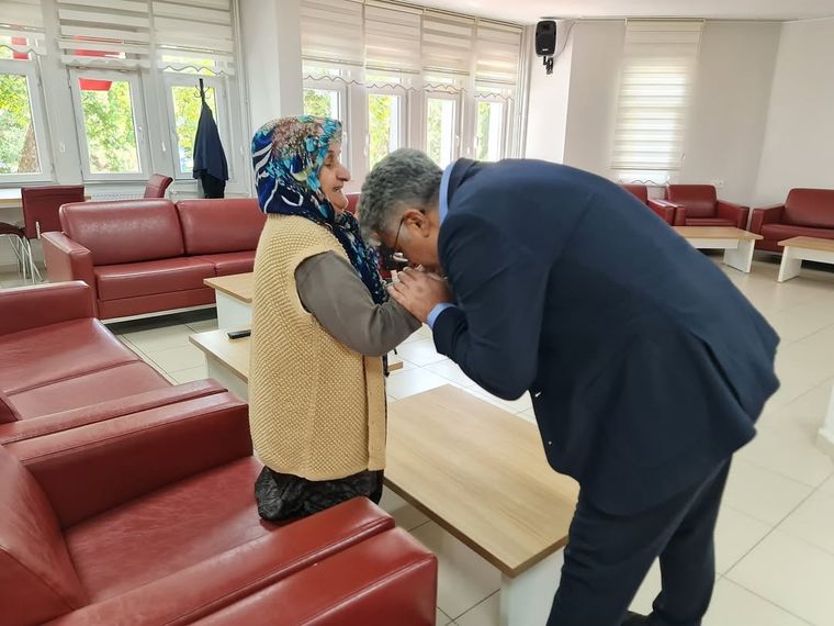 Sivas'ta Huzurevi Ziyareti: Yaşlıların Yaşam Kalitesini Artırma Çalışmaları Değerlendirildi
