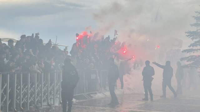 Rey Manaj 555 Gün Sonra Sivas’ta: Sivasspor Taraftarından Meşaleli Karşılama