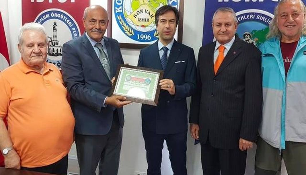 Bekir Şahiner'in kitap bağışı, Yeşilay ve Mehmetçik Vakfı’na destek oldu - Birlik Haber Ajansı