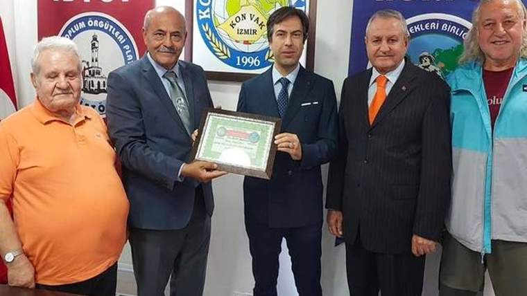 Bekir Şahiner'in kitap bağışı, Yeşilay ve Mehmetçik Vakfı’na destek oldu - Birlik Haber Ajansı
