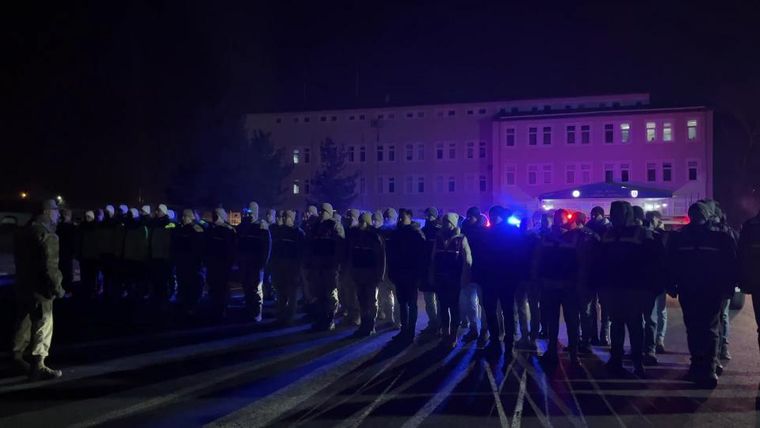 Kars’ta 30 adrese eş zamanlı operasyon gerçekleştirildi - Birlik Haber Ajansı