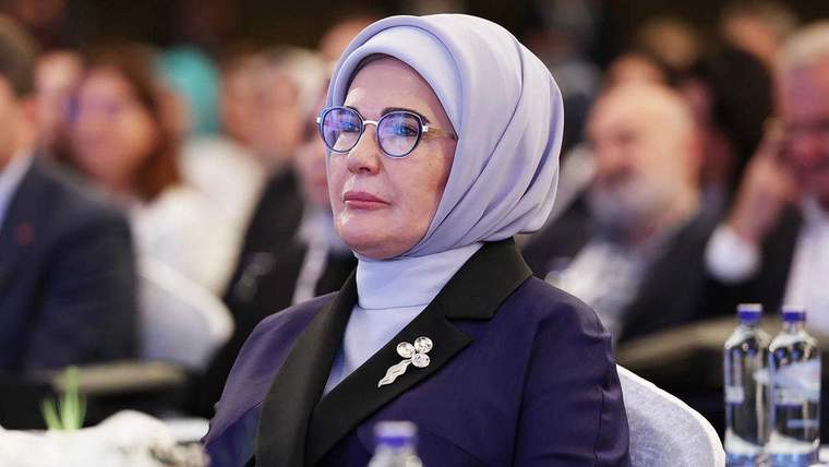 Emine Erdoğan, COP29’a katılmak üzere Bakü’de