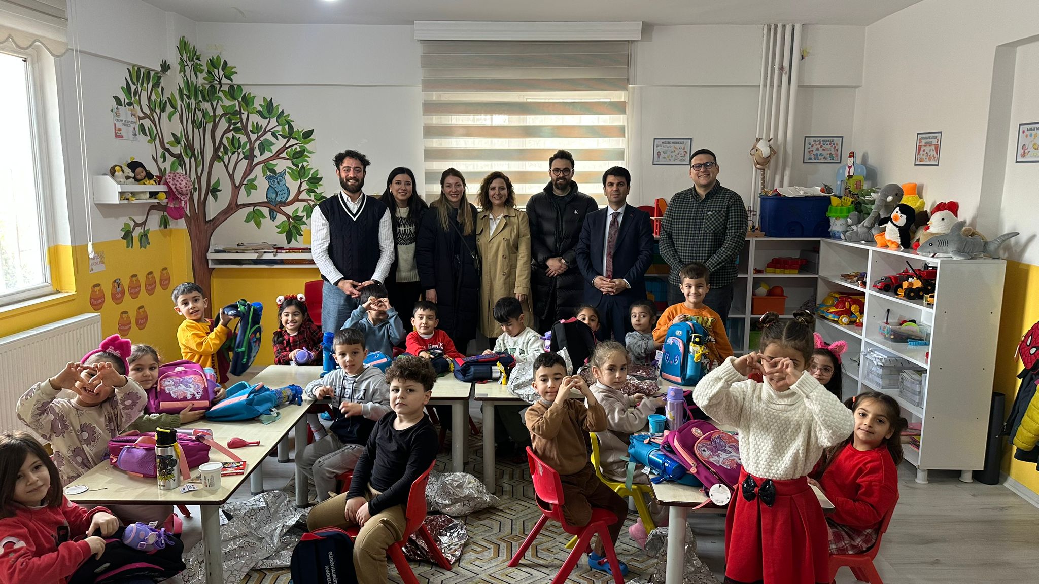 MGK Genel Sekreteri Hacımüftüoğlu’nun kızından örnek davranış: Evlilik yardımı öğrencilere çanta hediyesi oldu - Birlik Haber Ajansı