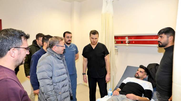 Kars Valisi Ziya Polat, yaralıları hastanelerde ziyaret etti - Birlik Haber Ajansı