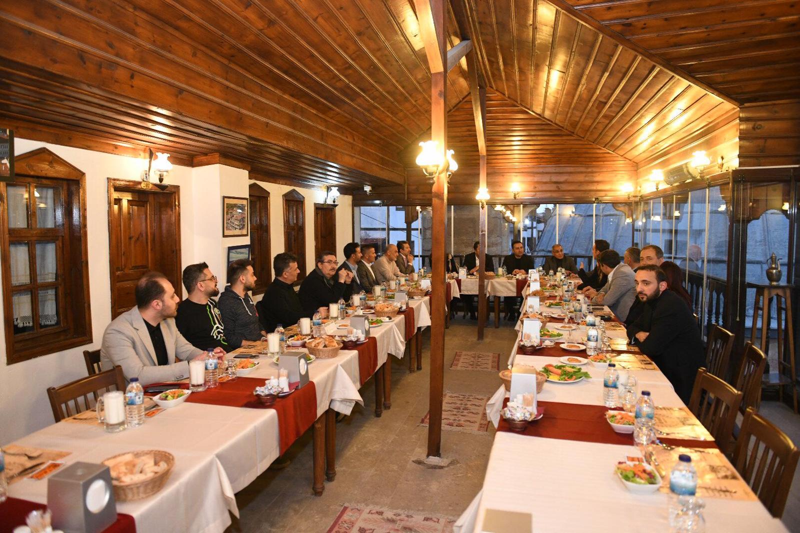 Özer Kasap'tan iş adamlarıyla iftar yemeği - Birlik Haber Ajansı