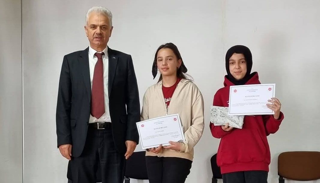 Bucak’ta ezbere şiir okuma yarışması heyecanı - Birlik Haber Ajansı