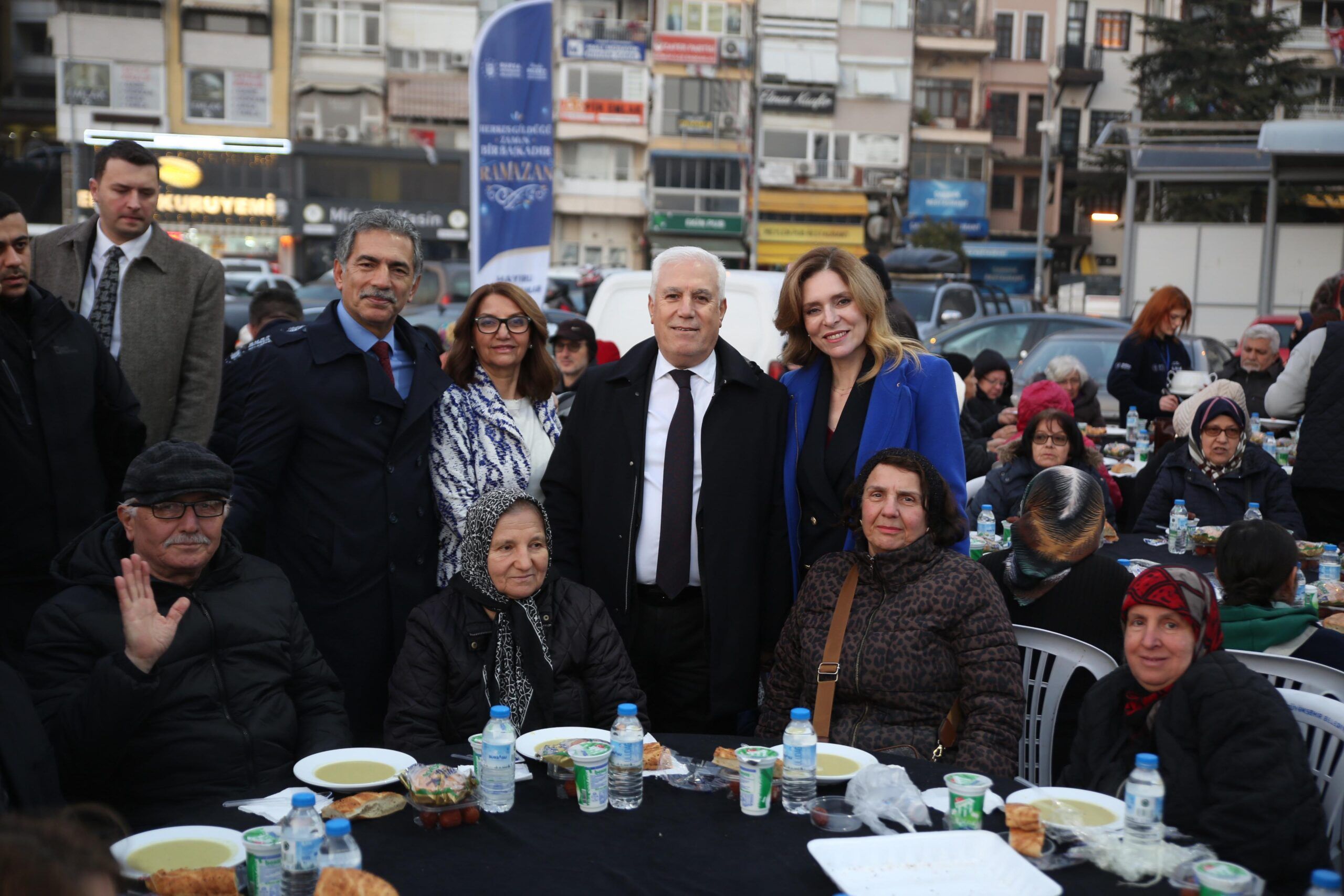 Bursa Büyükşehir Belediyesinden Gemlik'te 3000 kişilik iftar - Birlik Haber Ajansı