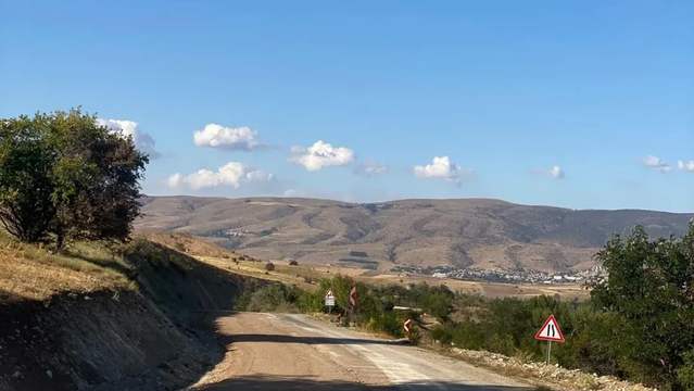 Sivas Gölova'da 2025 Yatırım Programı Kapsamında Yol Yapım Çalışmaları Sürüyor