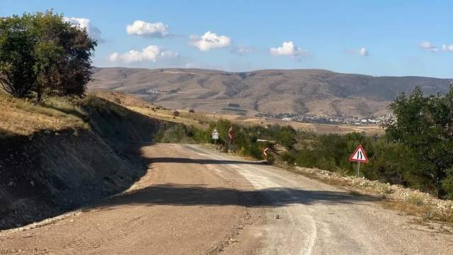 Sivas Gölova'da 2025 Yatırım Programı Kapsamında Yol Yapım Çalışmaları Sürüyor