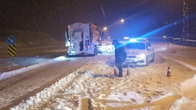 Sivas’ta Kar ve Tipi Hayatı Durdurdu: Gürün’de Mahsur Kalan 700 Kişi Yurtlara Yerleştirildi