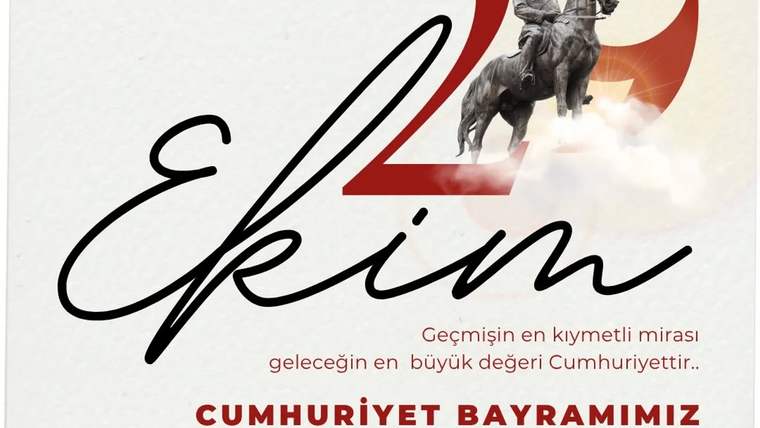 Kırmızı beyaz tasarımda atlı bir heykel, “102” sayısı ve Cumhuriyet Bayramı kutlama yazısı yer alıyor.