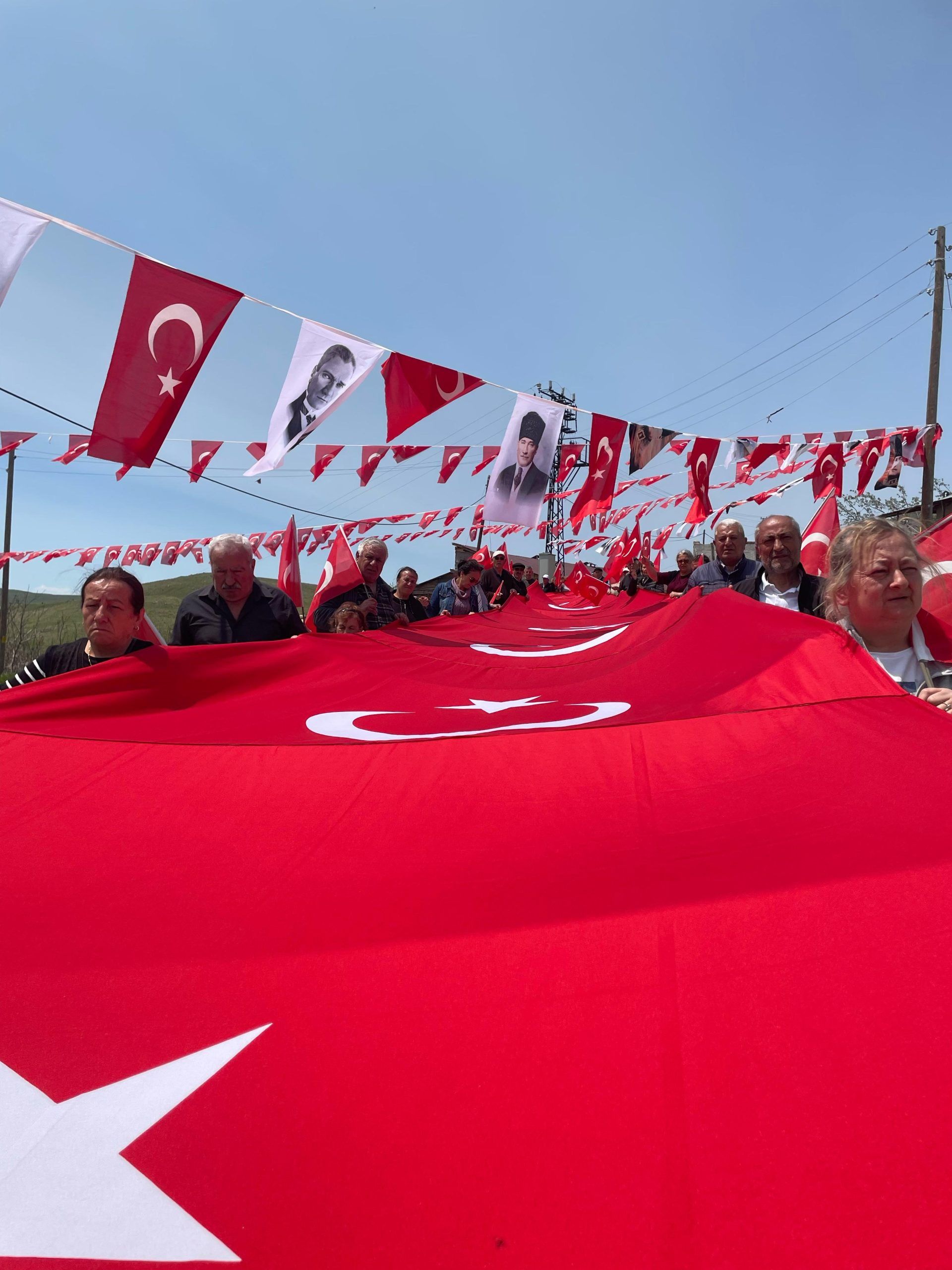 Sivas Bahçeliyurt Köyünde 24 Metrelik Türk Bayrağıyla Coşkulu 19 Mayıs Yürüyüşü