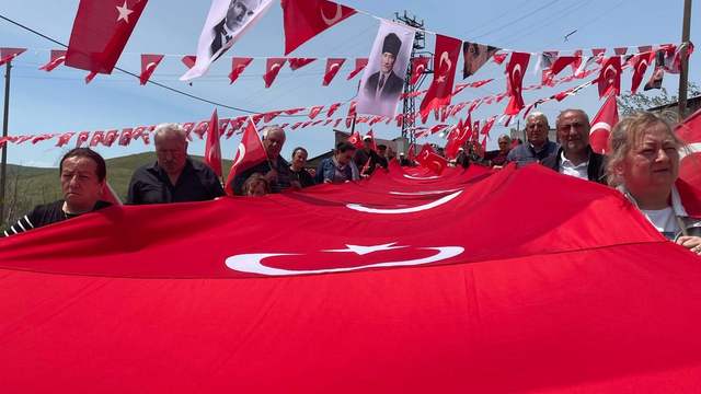 Sivas Bahçeliyurt Köyünde 24 Metrelik Türk Bayrağıyla Coşkulu 19 Mayıs Yürüyüşü