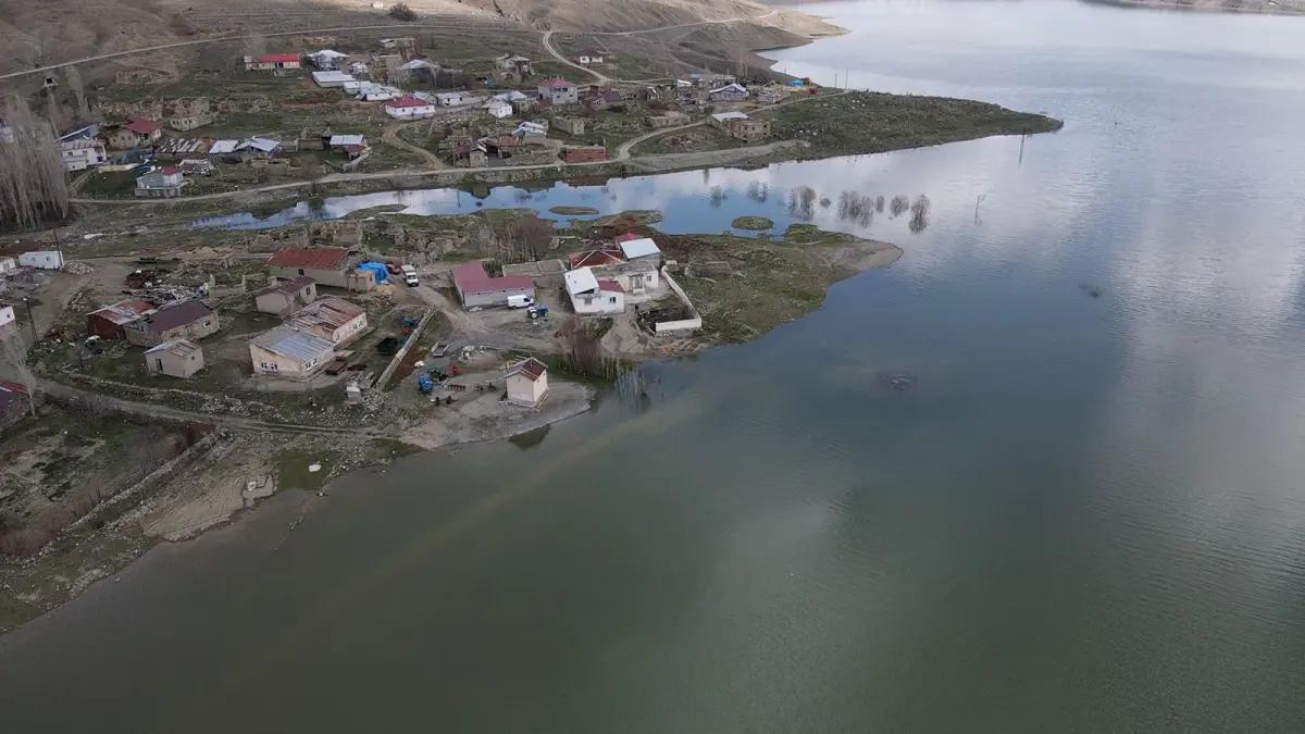 Sivas’ta Baraj Taştı, Köy Sular Altında: “Ada Gibi Kaldık” Diyen Aile Yardım Bekliyor