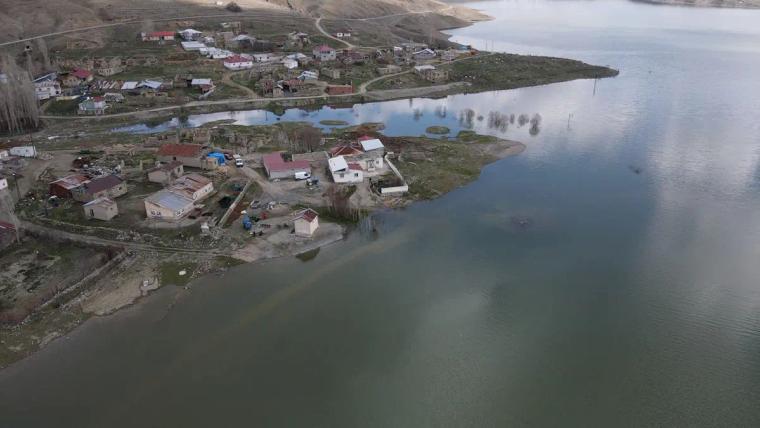 Sivas’ta Baraj Taştı, Köy Sular Altında: “Ada Gibi Kaldık” Diyen Aile Yardım Bekliyor