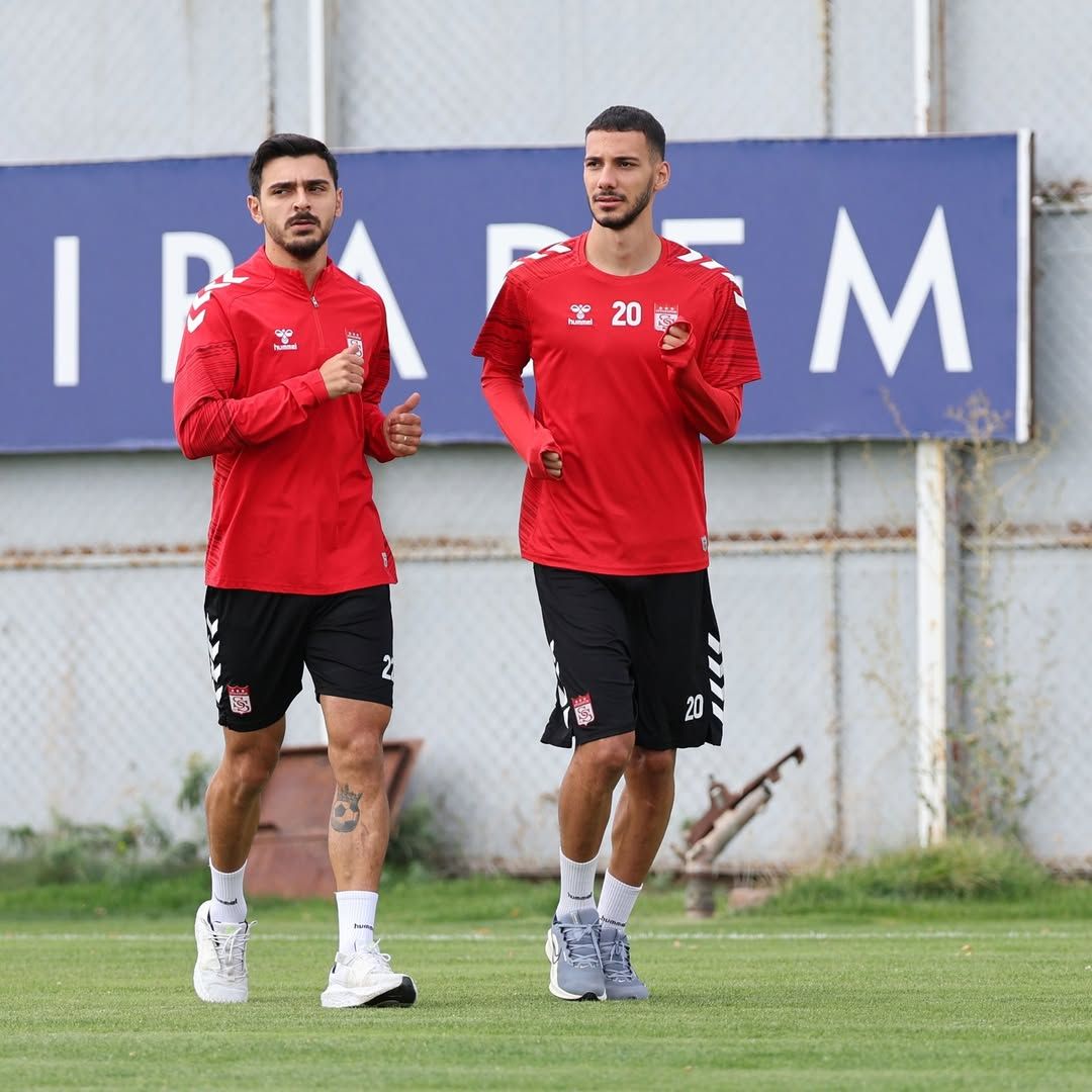 Sivasspor'da Sakatlıklar Devam Ediyor: Üç Oyuncu Takımdan Ayrı Çalıştı