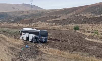 Sivas-Malatya kara yolunda otobüs tarlaya girdi: 9 yaralı