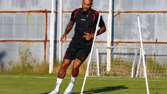 Sivasspor'un Yeni Yüzleri İlk Antrenmanda Ter Döktü