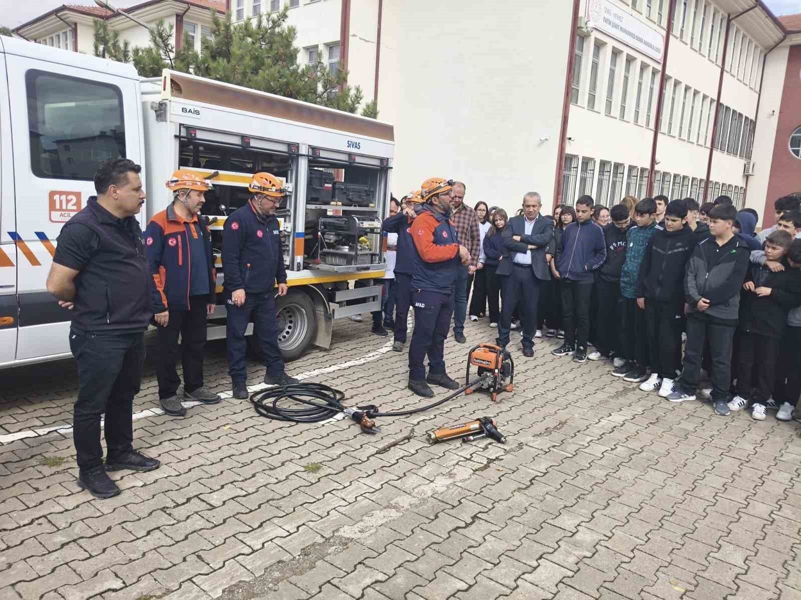Sivas’taki ilkokul, ortaokul ve liselerde tatbikat yapıldı