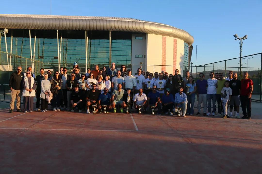 Sivas'ta 4 Eylül Tenis Turnuvaları Sona Erdi: Dereceye Giren Sporcular Ödüllendirildi