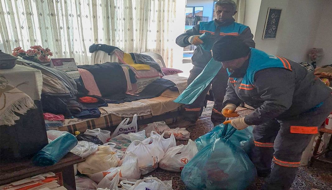 Alanya’da çöp ev temizlendi: Sağlıklı yaşam alanı yeniden kazandırıldı - Birlik Haber Ajansı