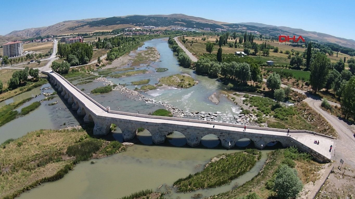 Sivas'taki Eğri Köprü Neden Düz Yapılmadı?