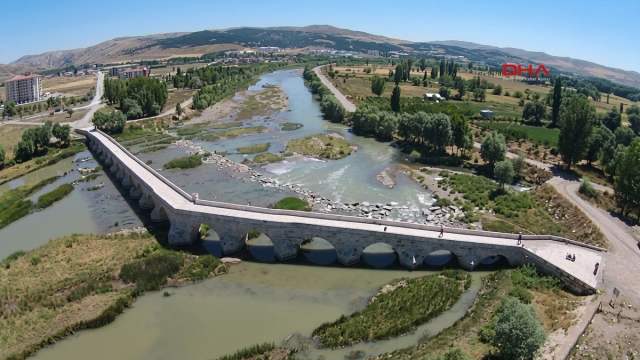Sivas'taki Eğri Köprü Neden Düz Yapılmadı?
