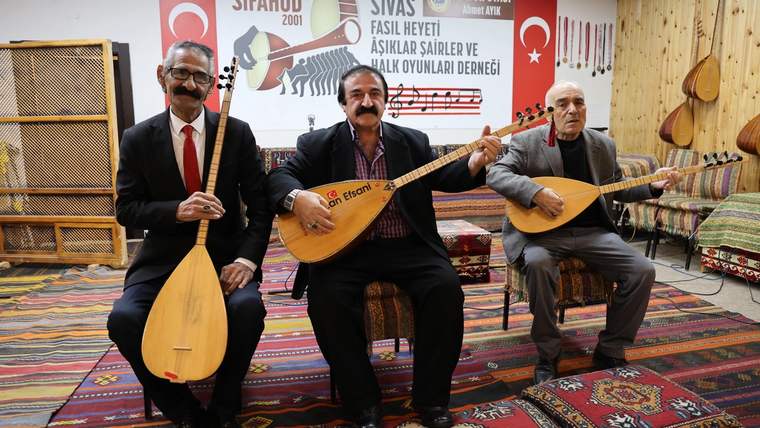 Yapay Zeka (AI) Türküleri: Kültürel Miras Tehlikede mi? Ozanlar İkiye Bölündü