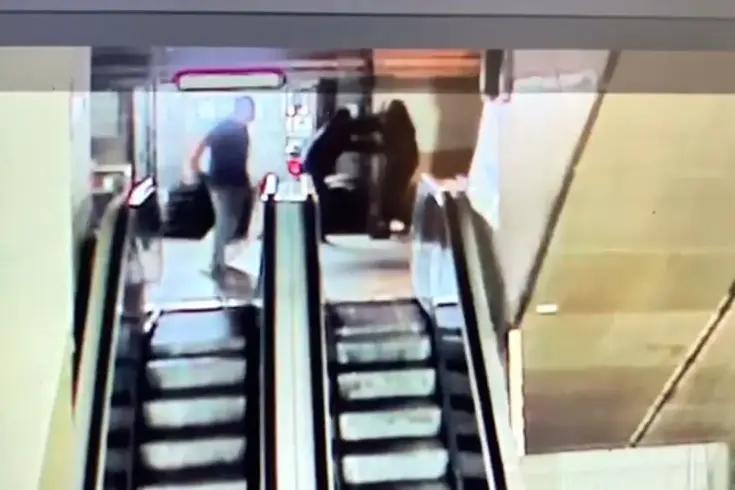 Taksim'de kan donduran cinayet: Para vermeyince bıçaklandı