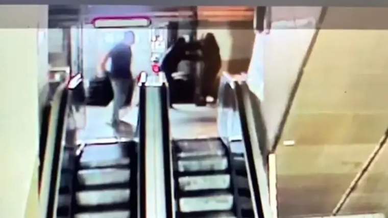 Taksim'de kan donduran cinayet: Para vermeyince bıçaklandı