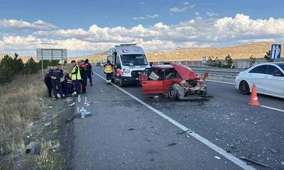 Sivas-Kayseri yolunda tıra çarpan otomobilde 6 kişi yaralandı