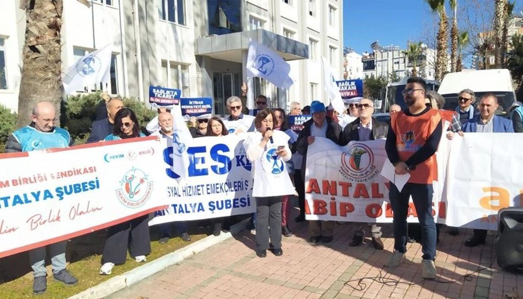 Antalya'da aile hekimlerinden yeni yönetmelik protestosu: Talepler karşılanmazsa eylemler sürecek - Birlik Haber Ajansı