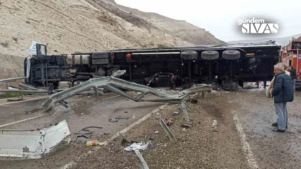 Gürün'de Trafik Kazası: 1 Ölü, 4 Yaralı