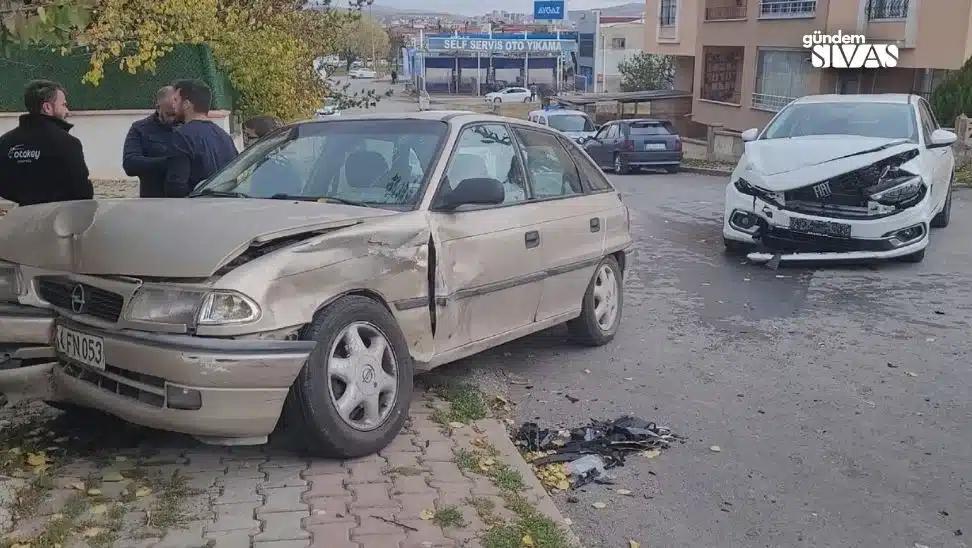 Sivas'ta Trafik Kazası: 3 Yaralı