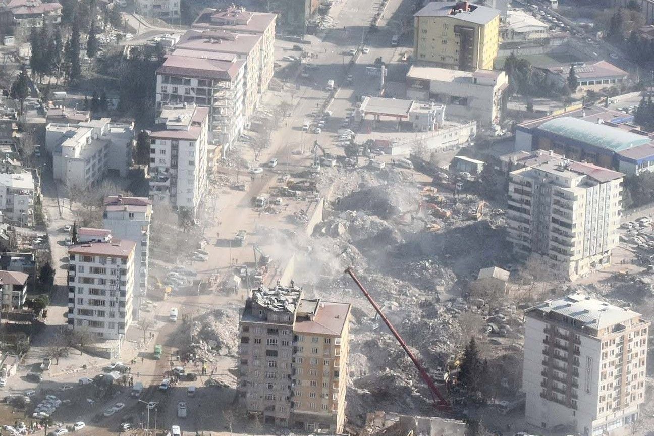 Depremde yıkılan Ebrar Sitesi F Blok için kamu görevlileri yargı önünde - Birlik Haber Ajansı