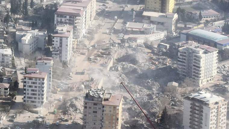 Depremde yıkılan Ebrar Sitesi F Blok için kamu görevlileri yargı önünde - Birlik Haber Ajansı