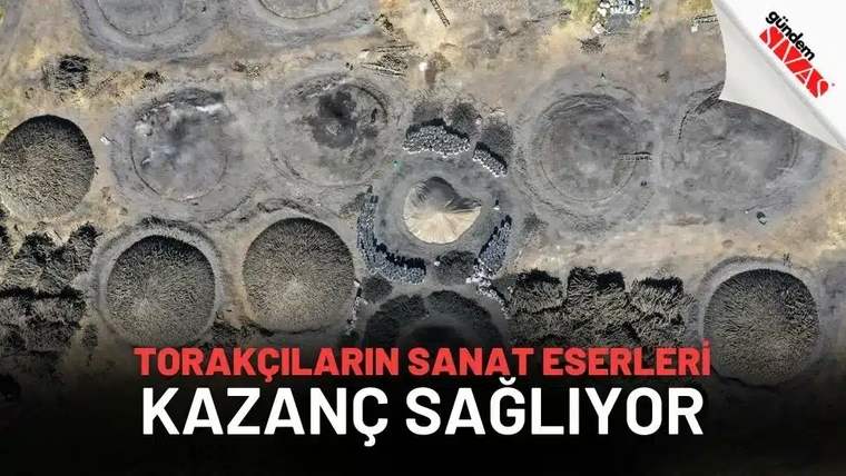 Üstten görünüşte, gri ve kahverengi zeminde farklı boyutlarda çok sayıda dairesel çukur görülüyor.