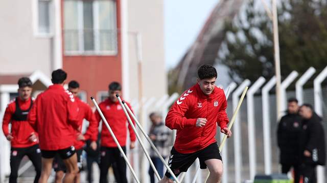 Özbelsan Sivasspor’da Adana Demirspor Mesaisi: Yiğidolar 26. Hafta Öncesi Taktik Yükledi