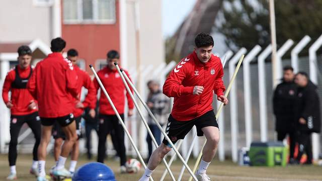 Özbelsan Sivasspor’da Adana Demirspor Mesaisi: Yiğidolar 26. Hafta Öncesi Taktik Yükledi