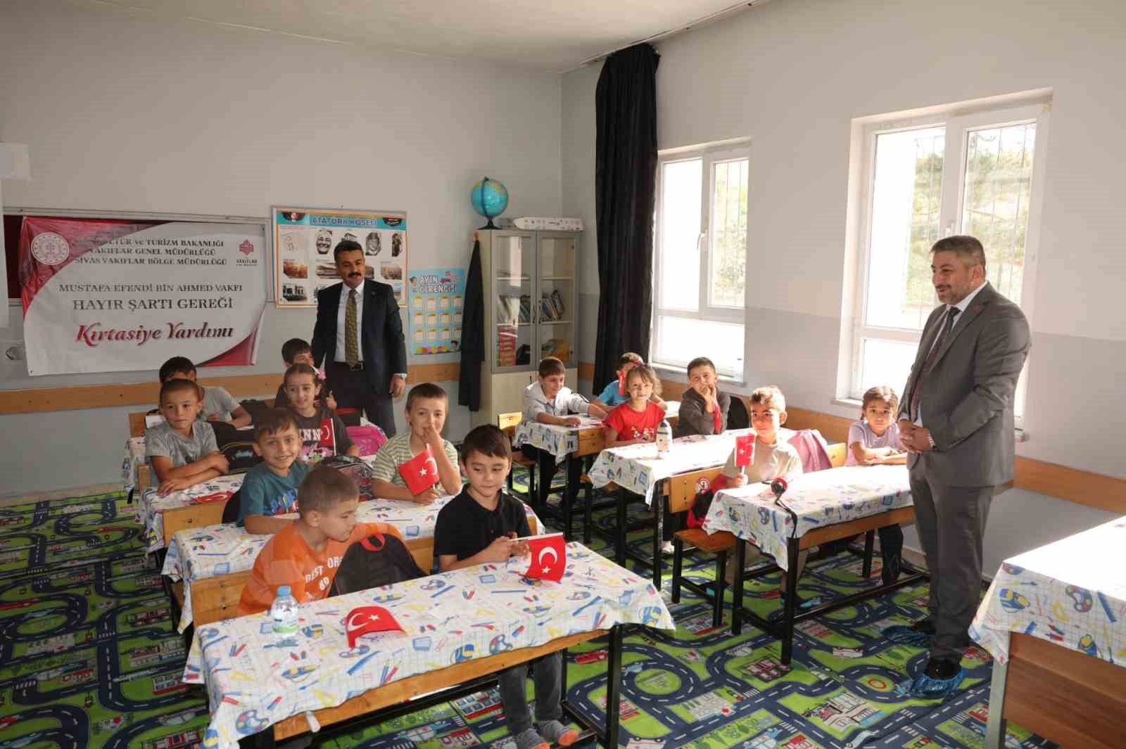 Köy okullarında eğitim gören öğrencilere destek