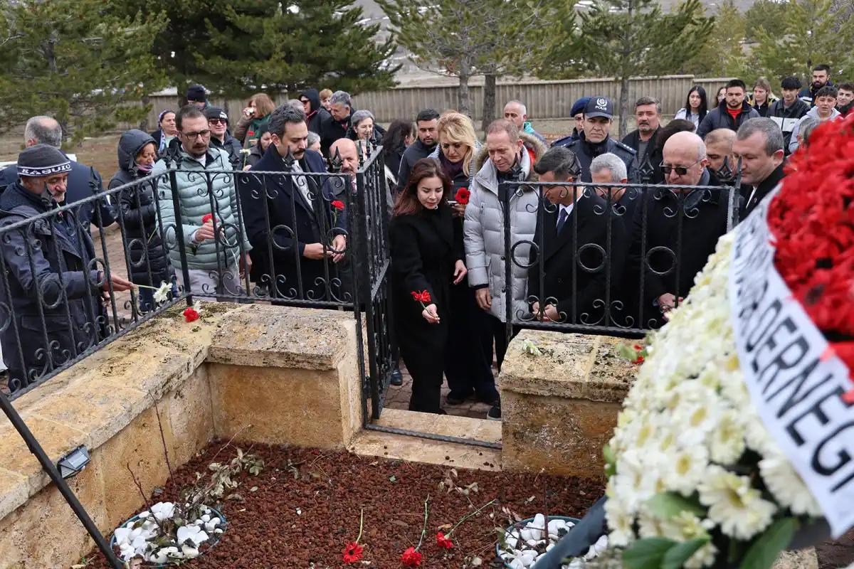 Âşık Veysel 53. Ölüm Yıldönümünde Sivrialan’da Anıldı: Anadolu’nun Büyük Ozanına Vefa