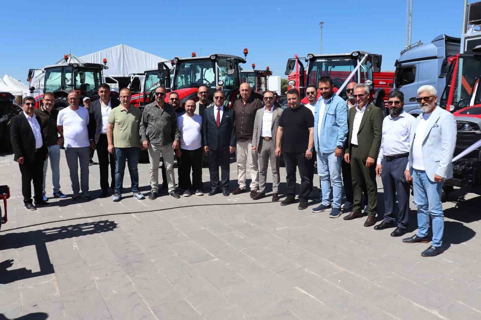 STSO Başkan adayı Mustafa Eken, Sivas tarım fuarını ziyaret etti