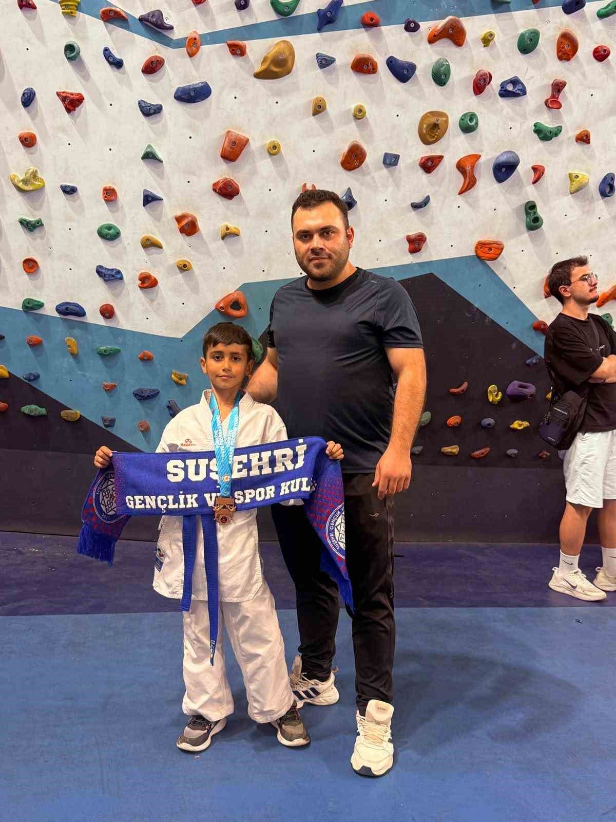 Sivas ekibinin Ankara’daki karate bilançosu: 6 madalya