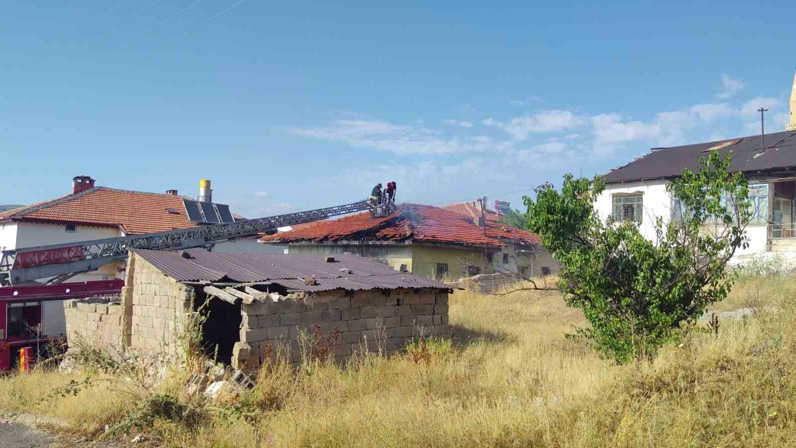 Yangında dumandan etkilenen S.A. Şarkışla Devlet Hastanesi’nde